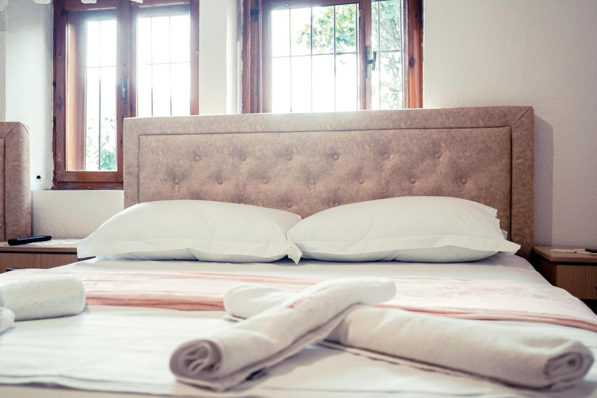 Guesthouse Arber จีโรคาสเตอร์ ภายนอก รูปภาพ