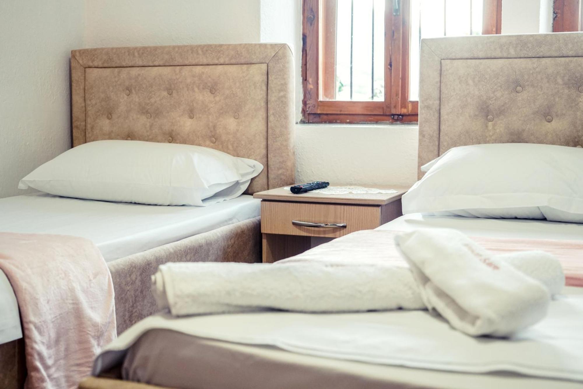 Guesthouse Arber จีโรคาสเตอร์ ภายนอก รูปภาพ