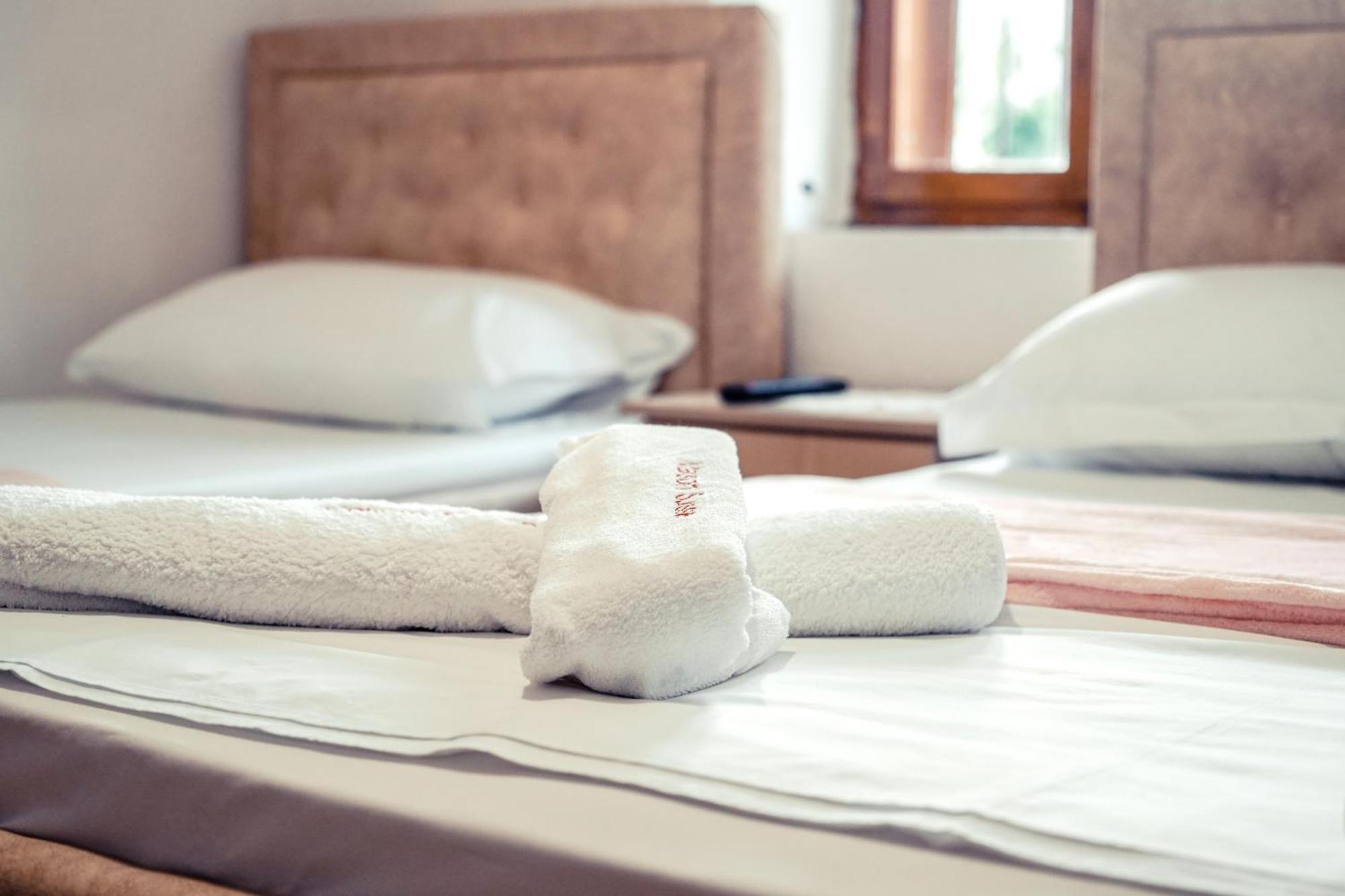 Guesthouse Arber จีโรคาสเตอร์ ภายนอก รูปภาพ