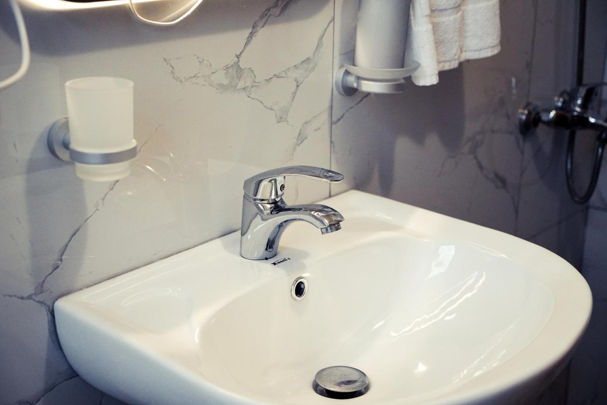 Guesthouse Arber จีโรคาสเตอร์ ภายนอก รูปภาพ