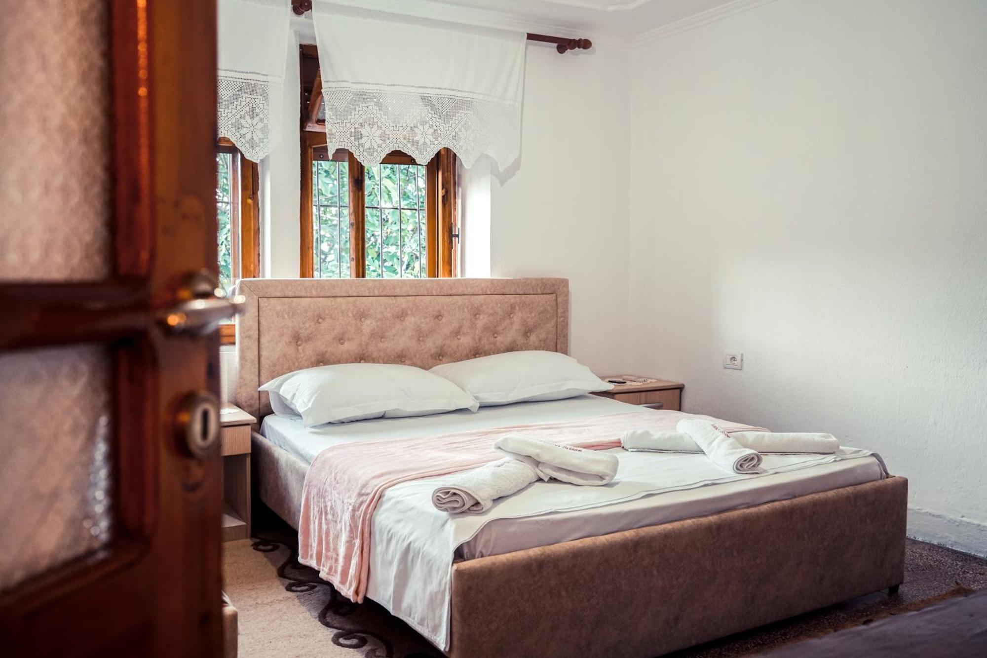 Guesthouse Arber จีโรคาสเตอร์ ภายนอก รูปภาพ