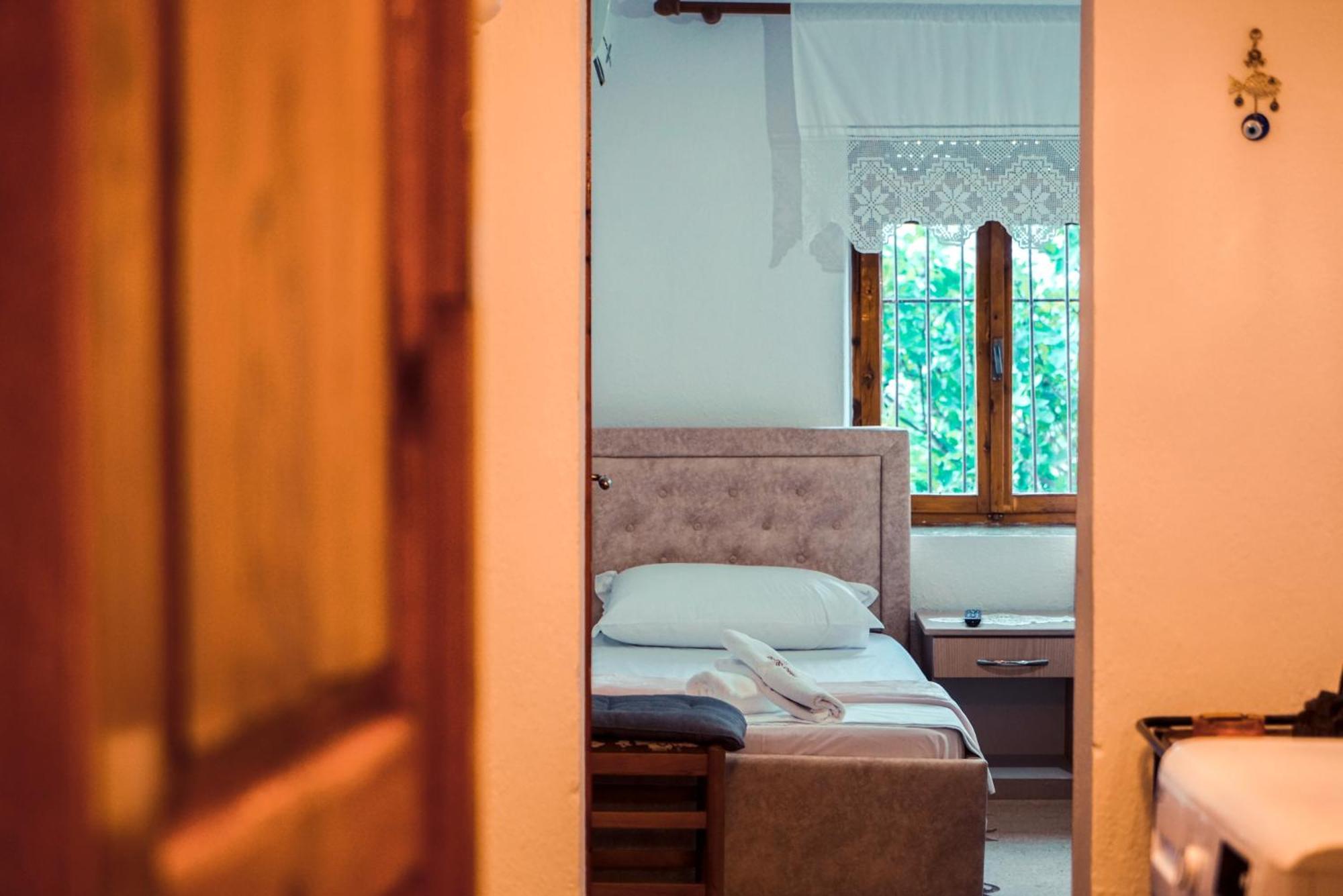 Guesthouse Arber จีโรคาสเตอร์ ภายนอก รูปภาพ