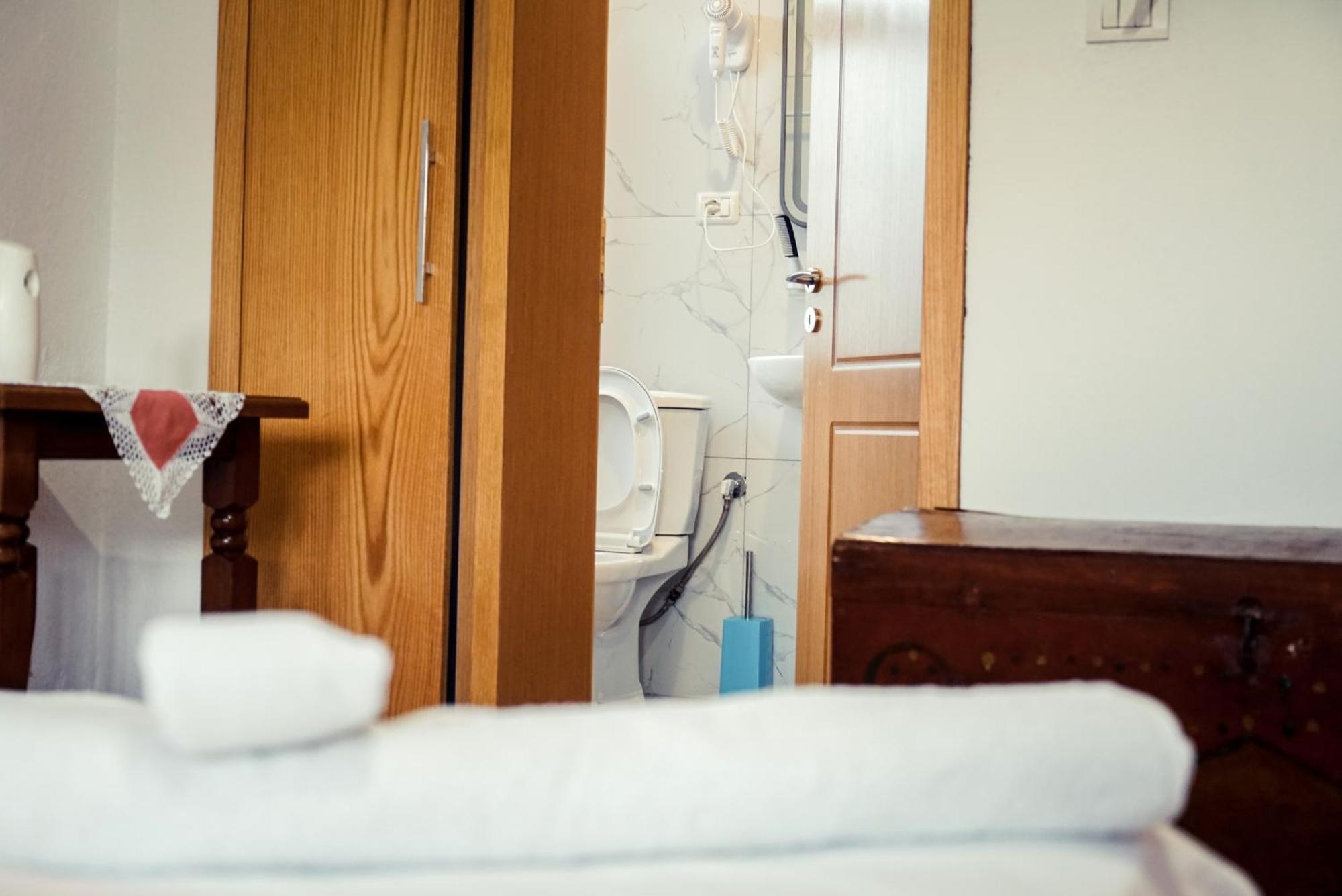 Guesthouse Arber จีโรคาสเตอร์ ภายนอก รูปภาพ