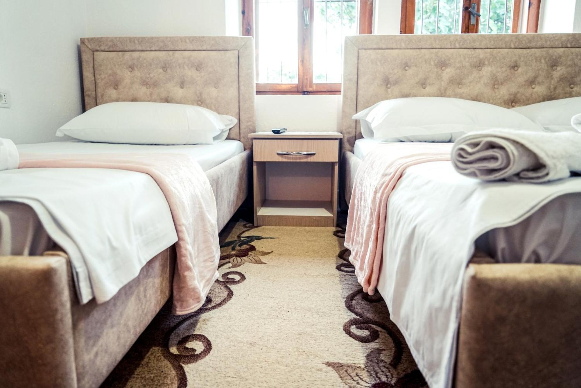 Guesthouse Arber จีโรคาสเตอร์ ภายนอก รูปภาพ