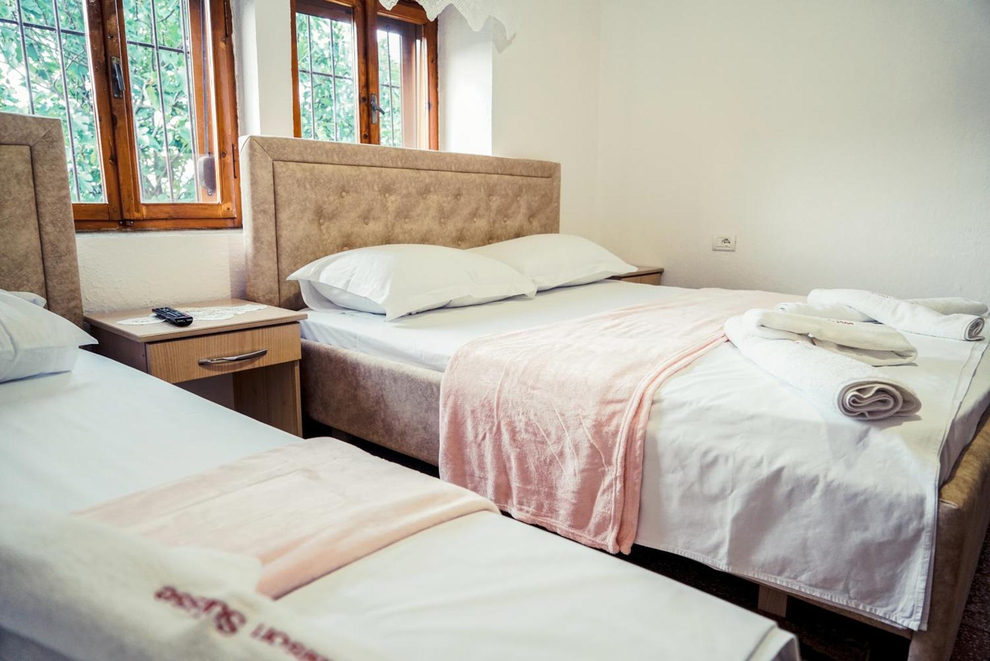Guesthouse Arber จีโรคาสเตอร์ ภายนอก รูปภาพ