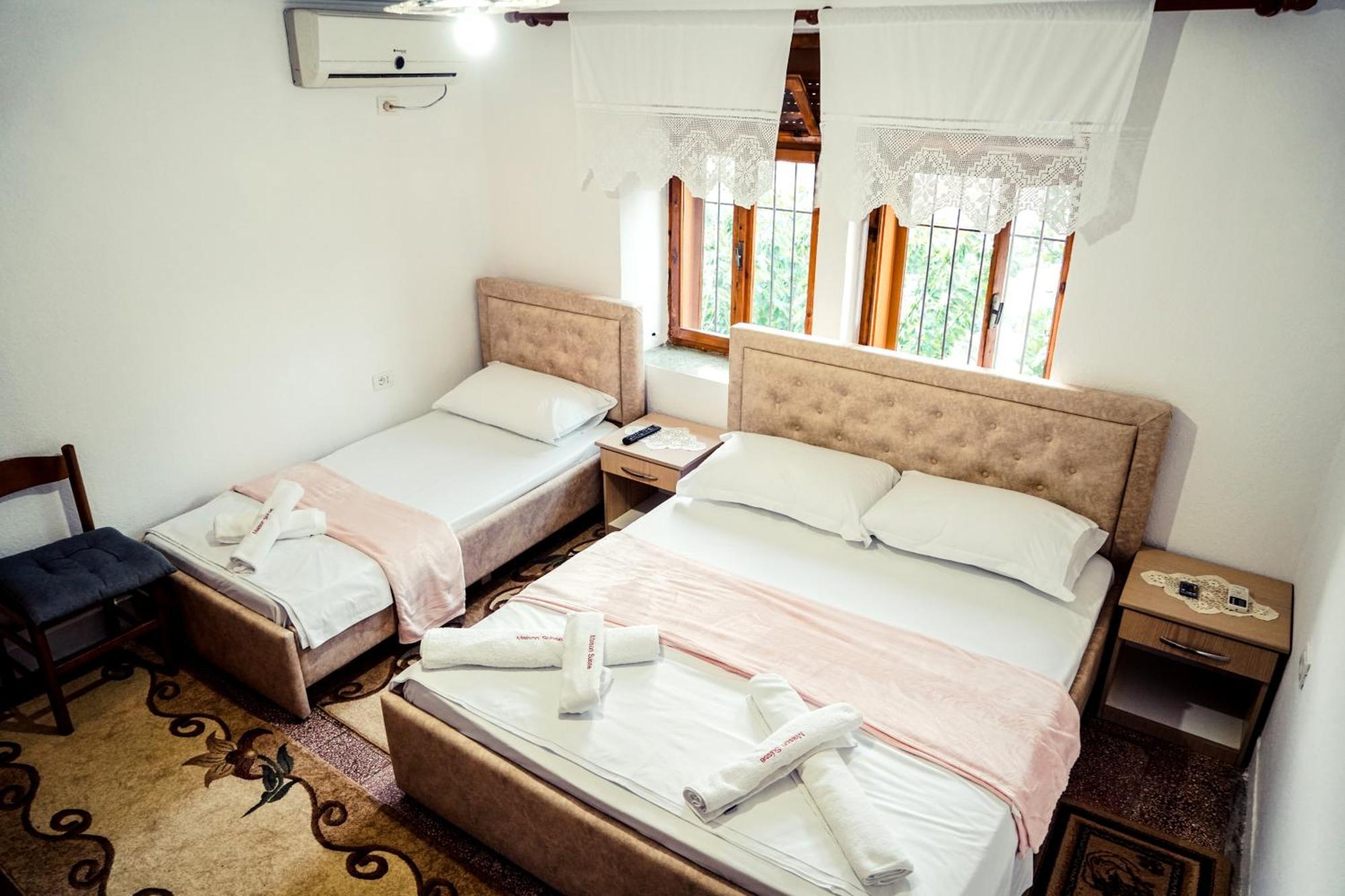 Guesthouse Arber จีโรคาสเตอร์ ภายนอก รูปภาพ