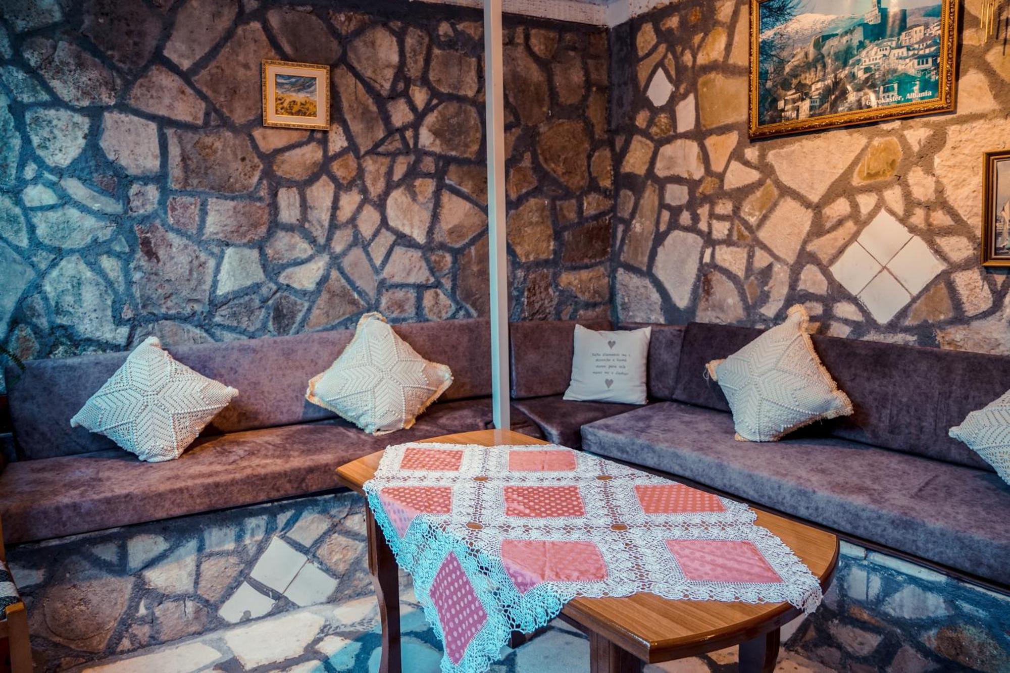 Guesthouse Arber จีโรคาสเตอร์ ภายนอก รูปภาพ