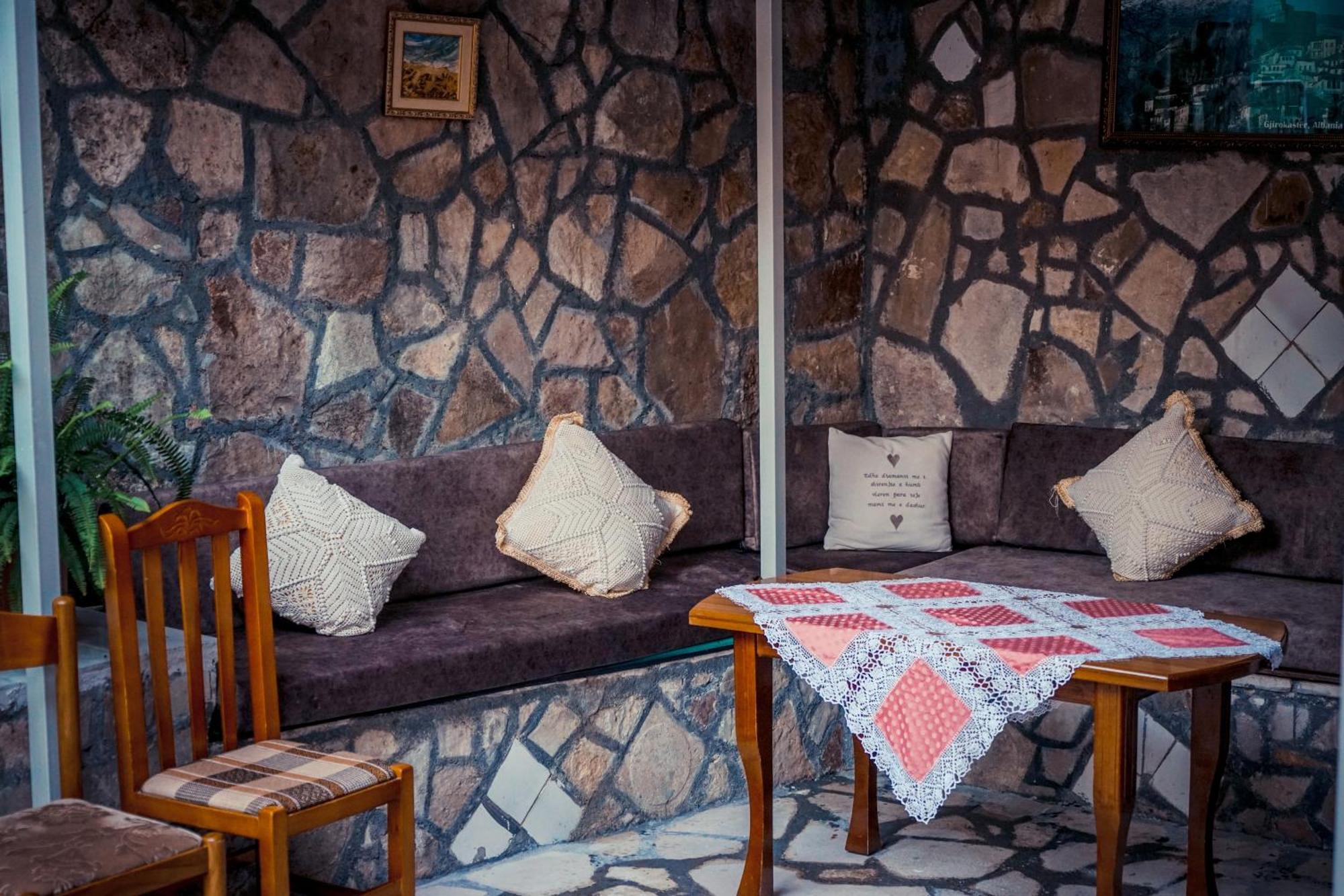 Guesthouse Arber จีโรคาสเตอร์ ภายนอก รูปภาพ